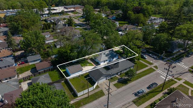 Builiding view thirty one for 7411 Vernon, Dearborn Heights, MI. 48127