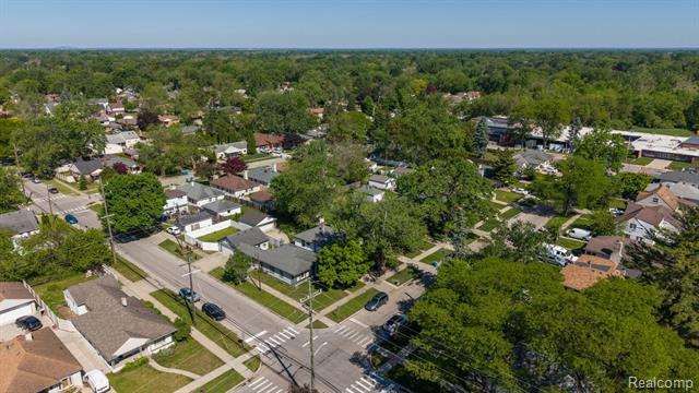 Builiding view thirty for 7411 Vernon, Dearborn Heights, MI. 48127