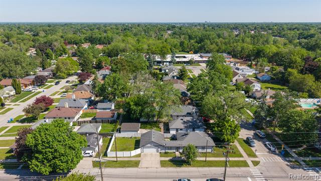 Builiding view twenty nine for 7411 Vernon, Dearborn Heights, MI. 48127