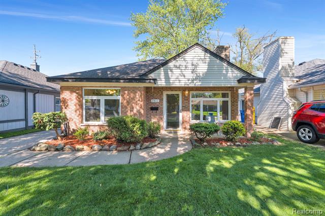 front view for 7411 Vernon, Dearborn Heights, Mi. 48127
