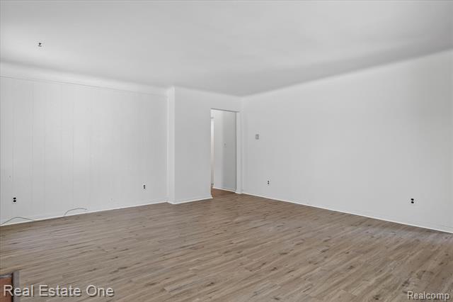Builiding view seven for 7420 Drexel, Dearborn Heights, MI. 48127