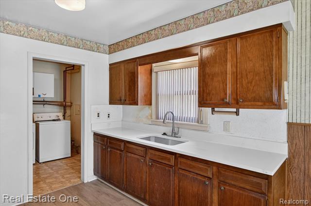 Builiding view ten for 7420 Drexel, Dearborn Heights, MI. 48127