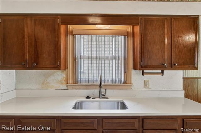 Builiding view twelve for 7420 Drexel, Dearborn Heights, MI. 48127