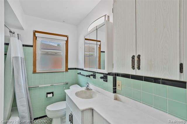 Builiding view eleven for 7602 Highview, Dearborn Heights, MI. 48127