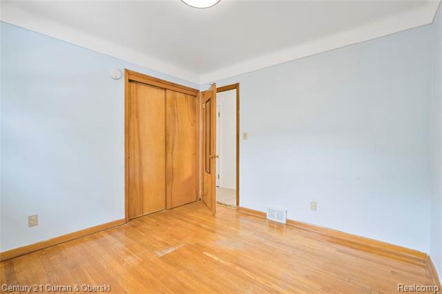 Builiding view nine for 7602 Highview, Dearborn Heights, MI. 48127