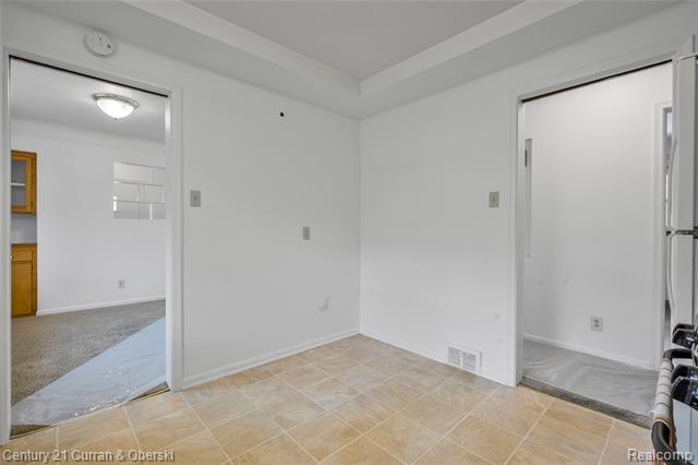 Builiding view nineteen for 7602 Highview, Dearborn Heights, MI. 48127