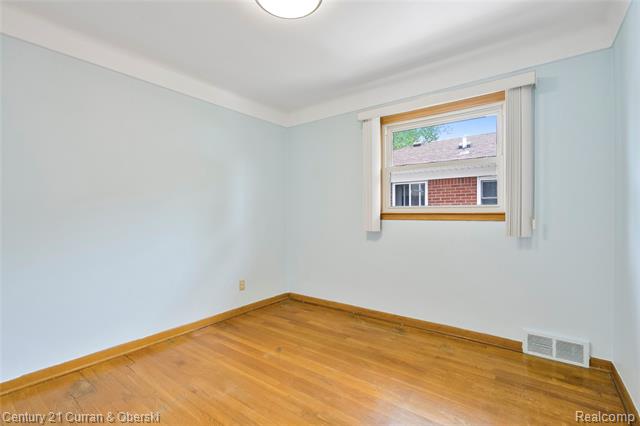 Builiding view seven for 7602 Highview, Dearborn Heights, MI. 48127