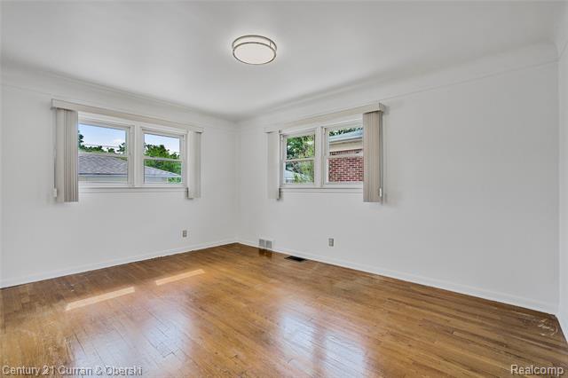 Builiding view twelve for 7602 Highview, Dearborn Heights, MI. 48127