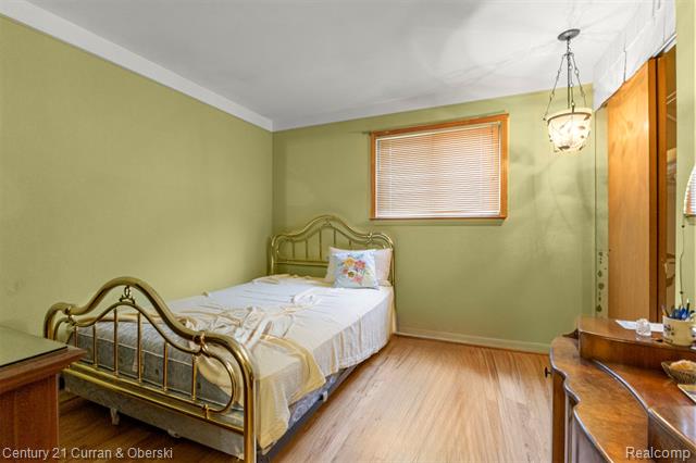 Builiding view eighteen for 7941 Charlesworth, Dearborn Heights, MI. 48127