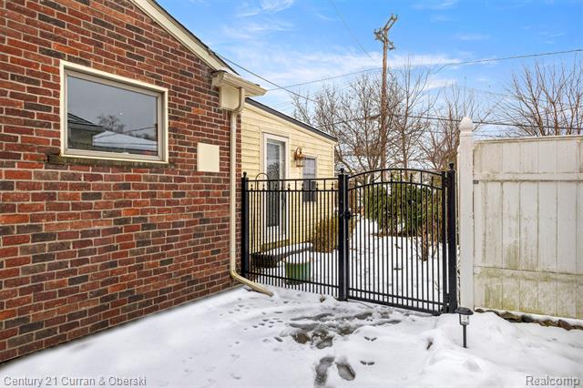 Builiding view thirty three for 7941 Charlesworth, Dearborn Heights, MI. 48127