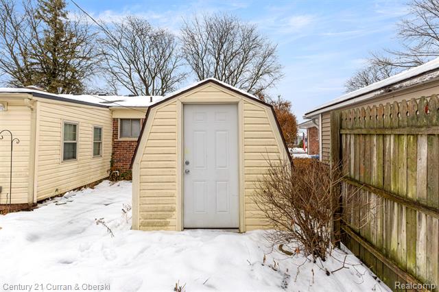 Builiding view thirty two for 7941 Charlesworth, Dearborn Heights, MI. 48127