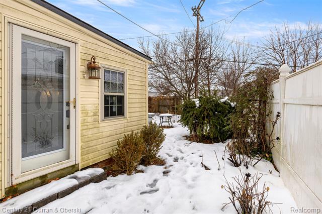 Builiding view twenty eight for 7941 Charlesworth, Dearborn Heights, MI. 48127