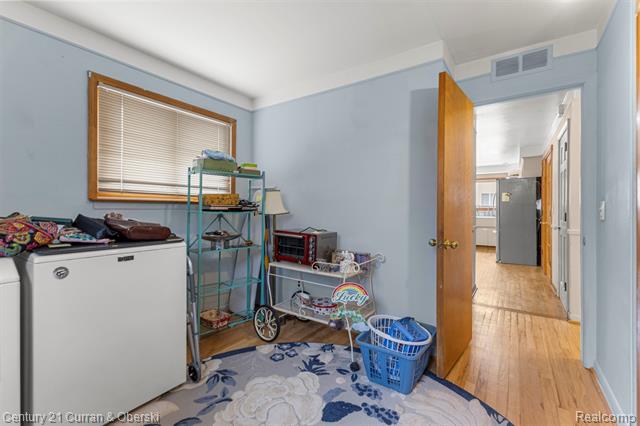 Builiding view twenty one for 7941 Charlesworth, Dearborn Heights, MI. 48127