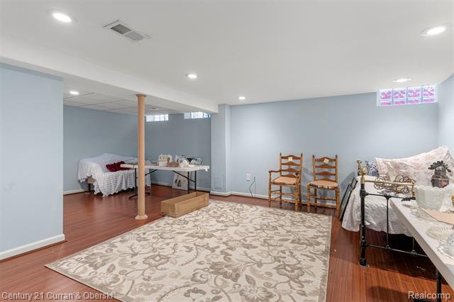 Builiding view twenty three for 7941 Charlesworth, Dearborn Heights, MI. 48127