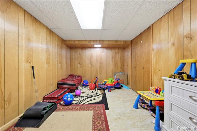 Builiding view nine for 8271 Arnold, Dearborn Heights, MI. 48127