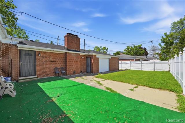 Builiding view thirty for 8271 Arnold, Dearborn Heights, MI. 48127