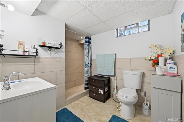 Builiding view twenty four for 8271 Arnold, Dearborn Heights, MI. 48127