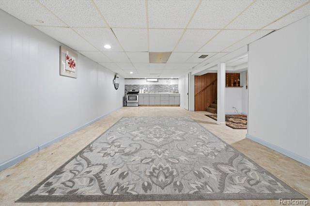 Builiding view twenty two for 8271 Arnold, Dearborn Heights, MI. 48127
