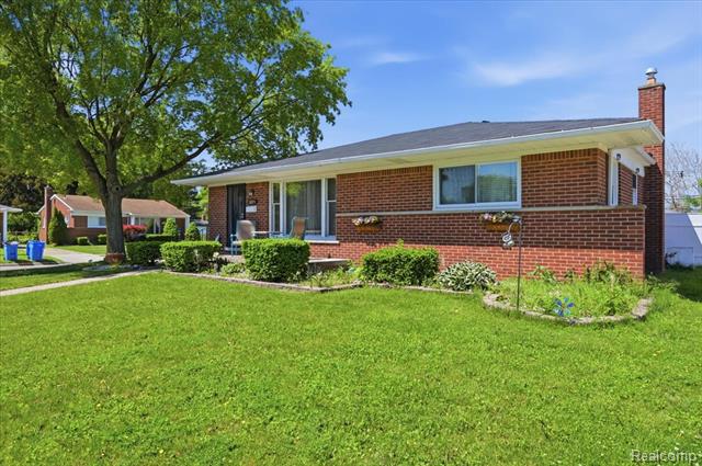 Builiding view two for 8271 Arnold, Dearborn Heights, MI. 48127