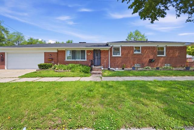 front view for 8271 Arnold, Dearborn Heights, Mi. 48127