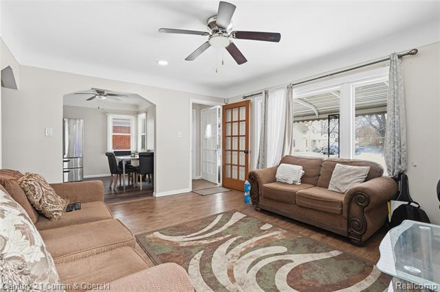 Builiding view five for 8227 Riverview, Dearborn Heights, MI. 48127