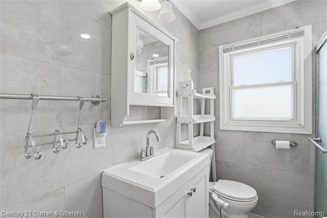 Builiding view nine for 8227 Riverview, Dearborn Heights, MI. 48127