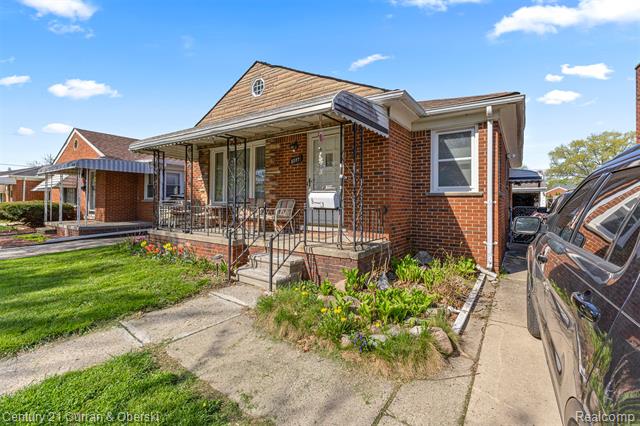 Builiding view three for 8227 Riverview, Dearborn Heights, MI. 48127