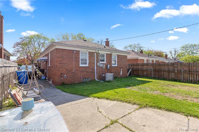 Builiding view twenty eight for 8227 Riverview, Dearborn Heights, MI. 48127