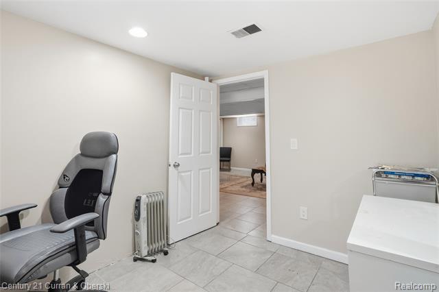 Builiding view twenty two for 8227 Riverview, Dearborn Heights, MI. 48127