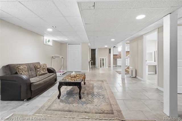 Builiding view twenty for 8227 Riverview, Dearborn Heights, MI. 48127