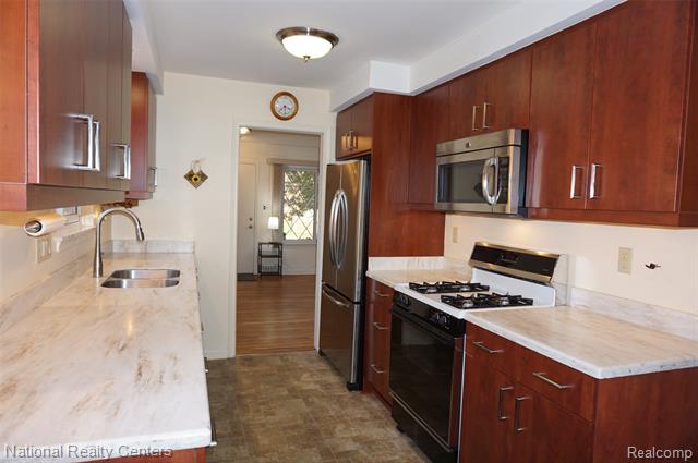 Builiding view eight for 8563 Cavell, Westland, MI. 48185