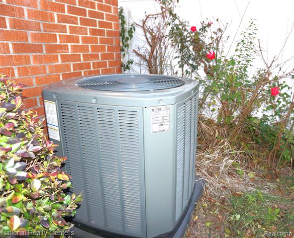 Builiding view twenty eight for 8563 Cavell, Westland, MI. 48185