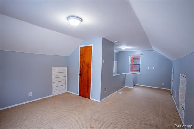 Builiding view eighteen for 8467 Riverview, Dearborn Heights, MI. 48127