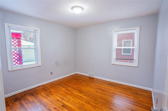 Builiding view fourteen for 8467 Riverview, Dearborn Heights, MI. 48127