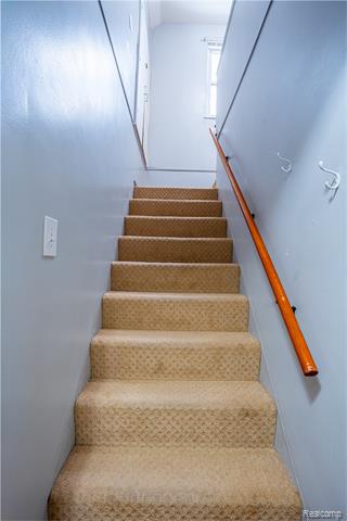 Builiding view sixteen for 8467 Riverview, Dearborn Heights, MI. 48127