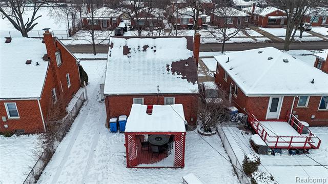 Builiding view thirty three for 8467 Riverview, Dearborn Heights, MI. 48127