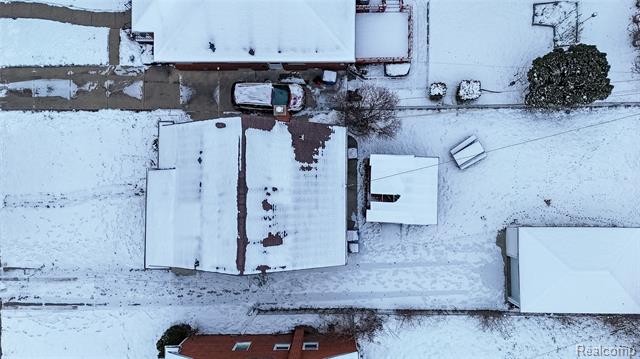 Builiding view thirty for 8467 Riverview, Dearborn Heights, MI. 48127