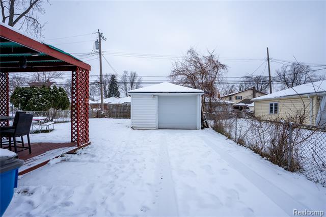 Builiding view twenty five for 8467 Riverview, Dearborn Heights, MI. 48127