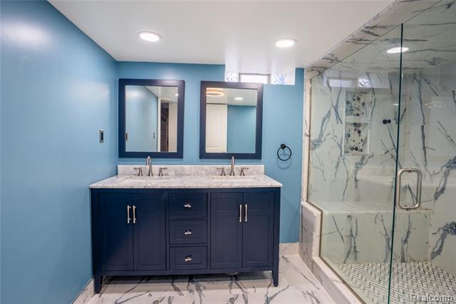 Builiding view twenty four for 8467 Riverview, Dearborn Heights, MI. 48127