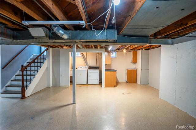 Builiding view twenty one for 8467 Riverview, Dearborn Heights, MI. 48127