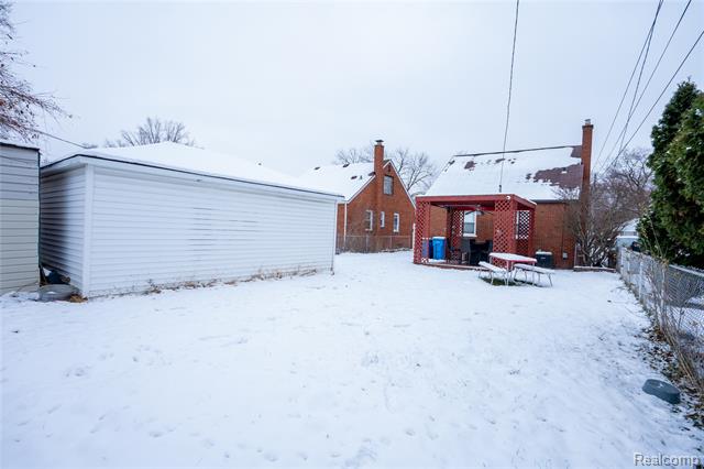 Builiding view twenty seven for 8467 Riverview, Dearborn Heights, MI. 48127