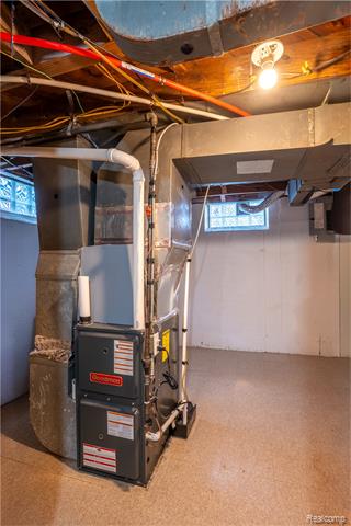 Builiding view twenty two for 8467 Riverview, Dearborn Heights, MI. 48127