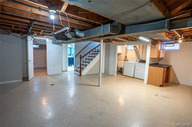 Builiding view twenty for 8467 Riverview, Dearborn Heights, MI. 48127