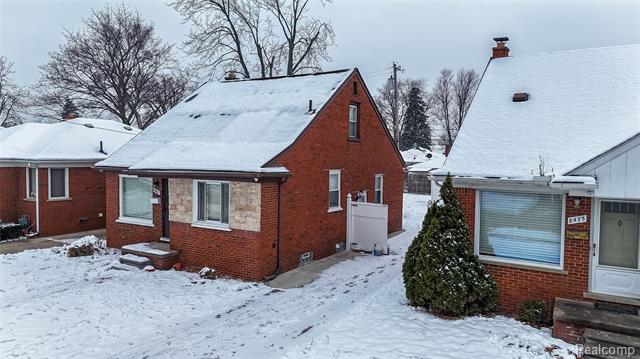 Builiding view two for 8467 Riverview, Dearborn Heights, MI. 48127