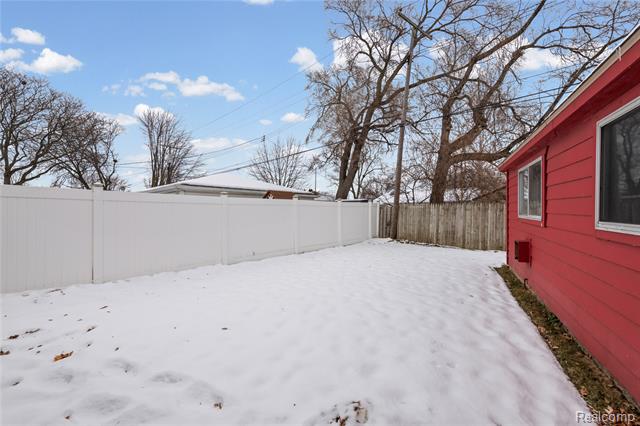 Builiding view eighteen for 31015 Mackenzie, Westland, MI. 48185