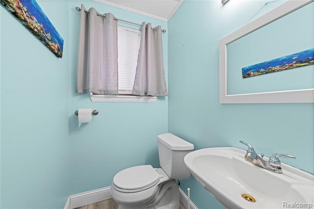 Builiding view fifteen for 31015 Mackenzie, Westland, MI. 48185