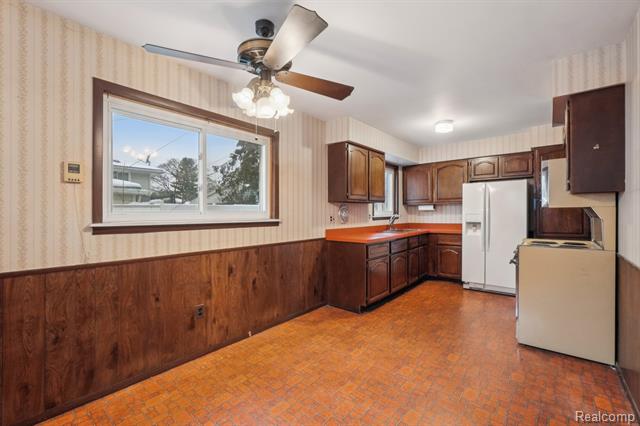 Builiding view eight for 28312 Mackenzie, Westland, MI. 48185