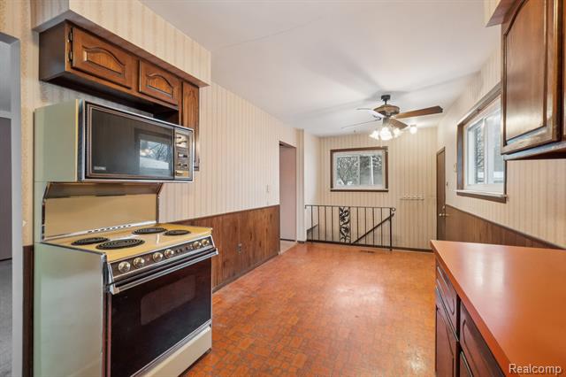 Builiding view eleven for 28312 Mackenzie, Westland, MI. 48185