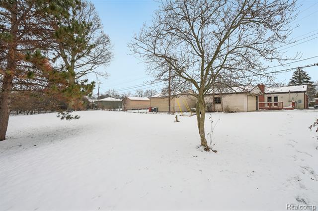 Builiding view thirty for 28312 Mackenzie, Westland, MI. 48185