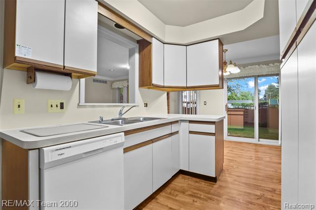 Builiding view fourteen for 25134 Ann Arbor Tr, Dearborn Heights, MI. 48127